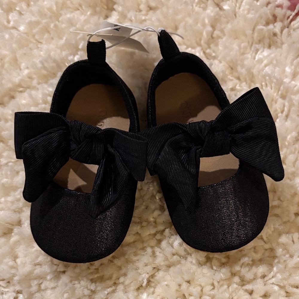 Old Navy baby shoes 6-12 m